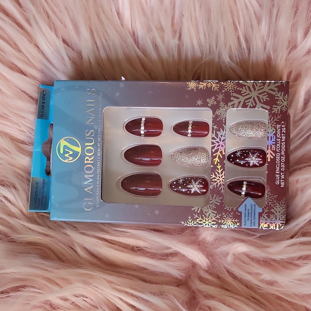 Brand New HOLIDAY INSPIRED W7 GLAMOROUS FALSE NAILS